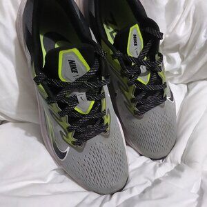 Nike Zoom Winflo 7 Trainers Shoes Sneakers Men's Running 10.5 Gray/Lime